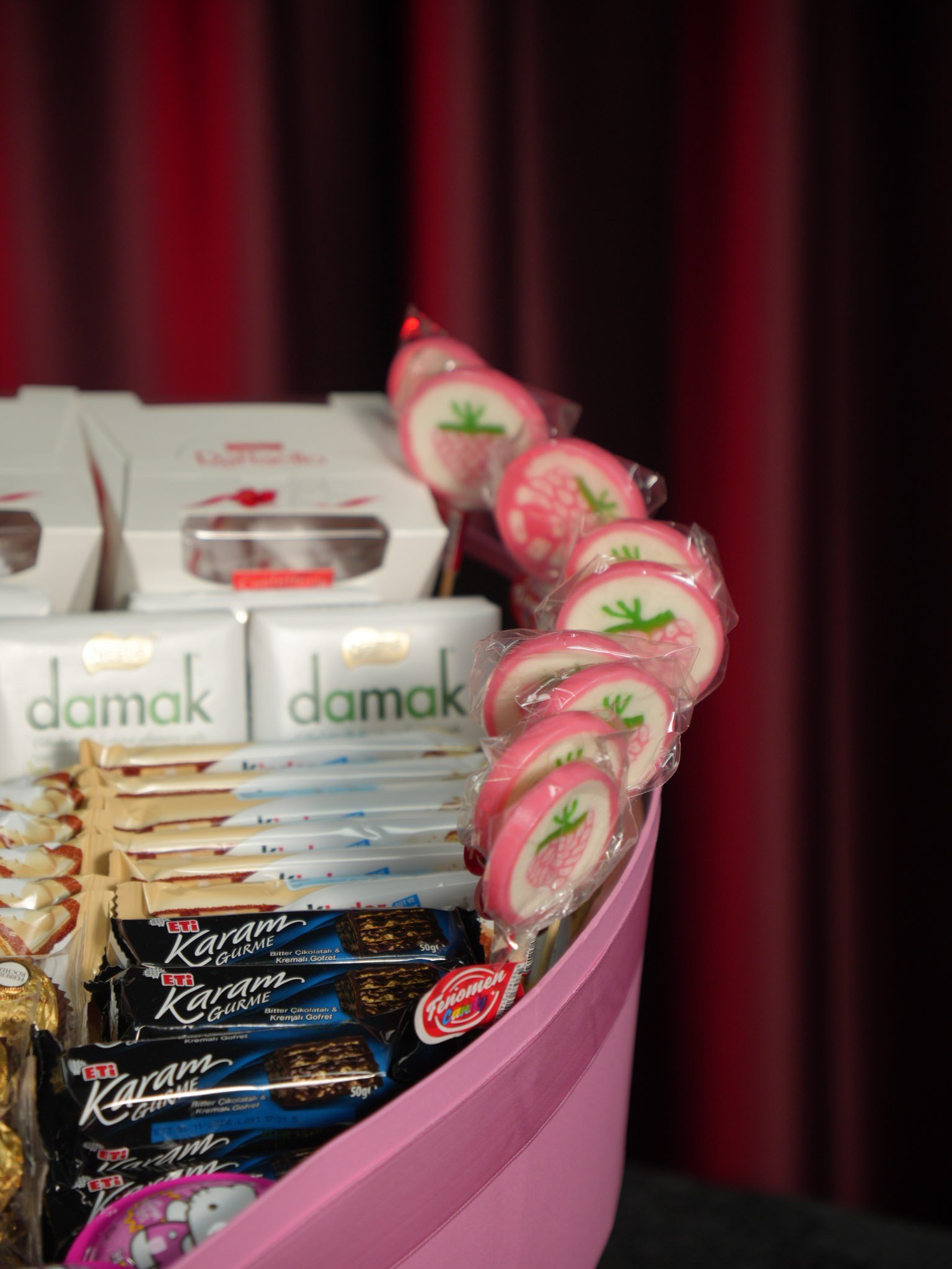 Premium Pembe Kalp Box — 70 cm - BORDO 1791 | İstanbul Gül ve Çikolata Kutusu
