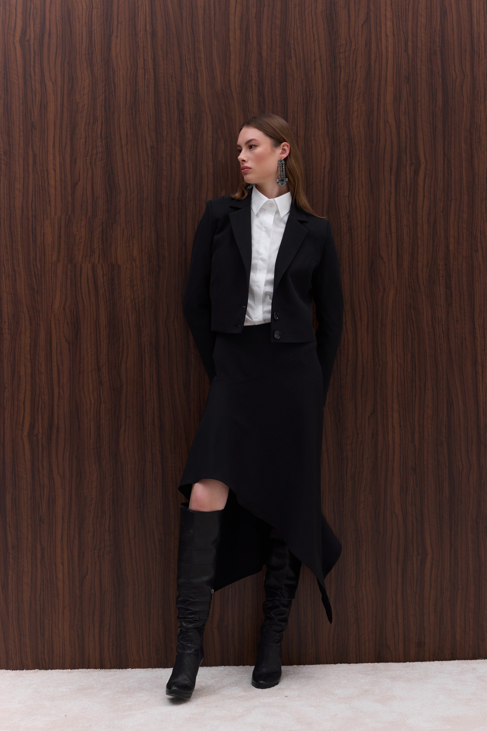 SİYAH KISA FİT KESİM BLAZER CEKET