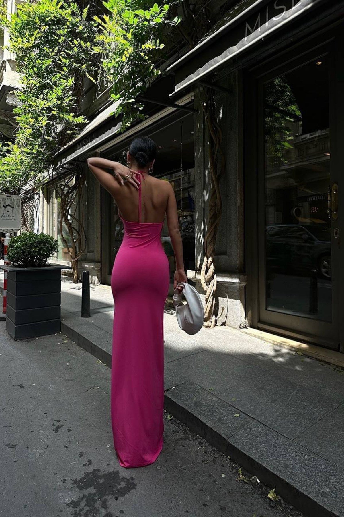 Kadın Pembe Boyundan Bağlamalı Sırt Dekolteli Vücudu Saran Maxi Elbise