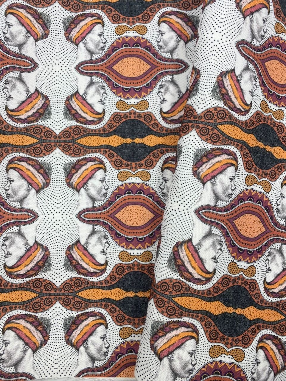 Afrikalı Kadın Desenli Kumaş 3