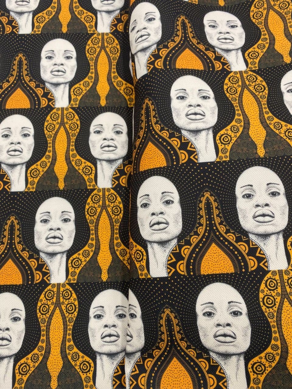Afrikalı Kadın Desenli Kumaş 4