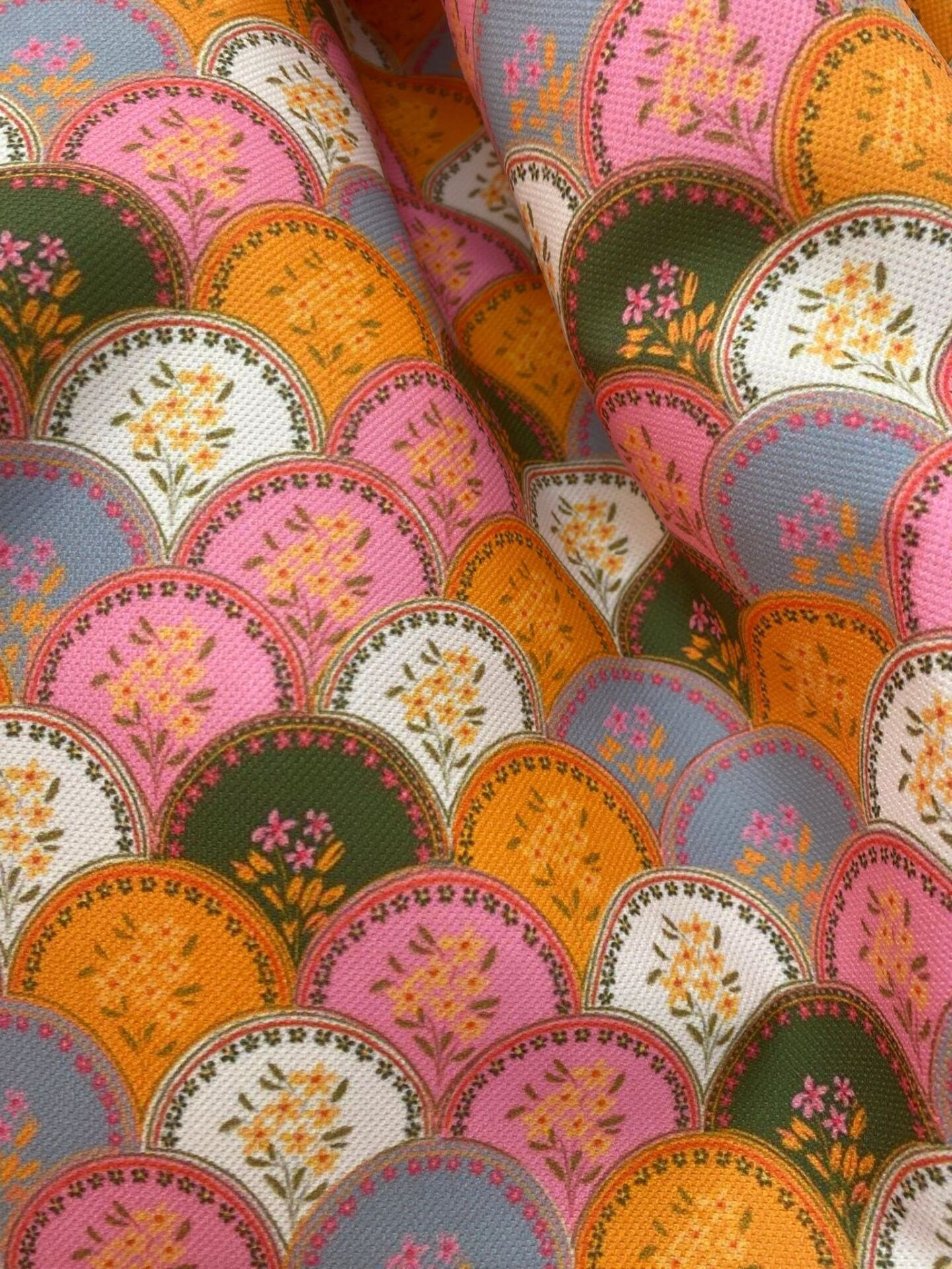 Balık Pulu Şekilli Mandala Desenli 2 Kumaş
