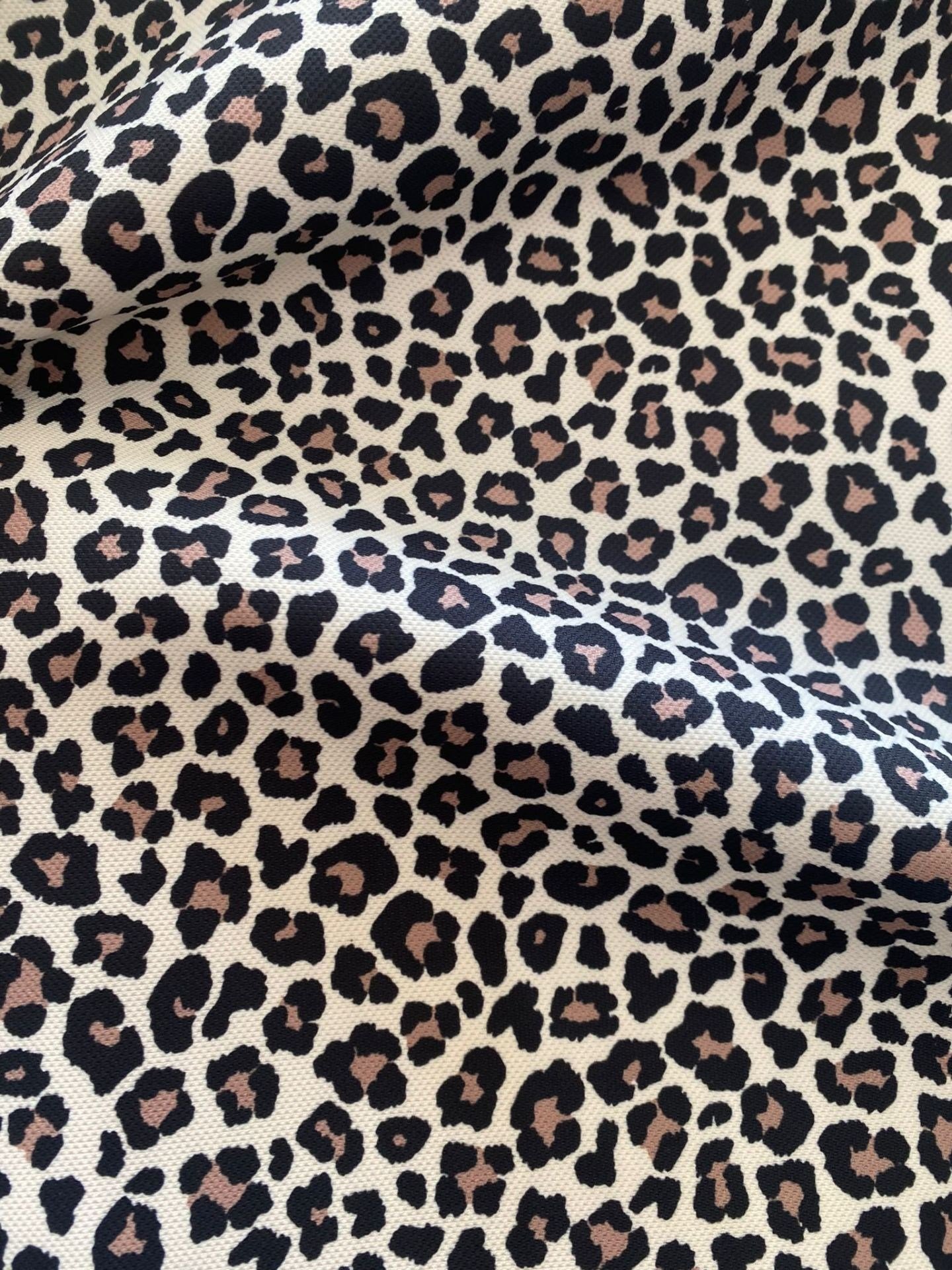 Bej Zeminli Leopar Desenli Kumaş