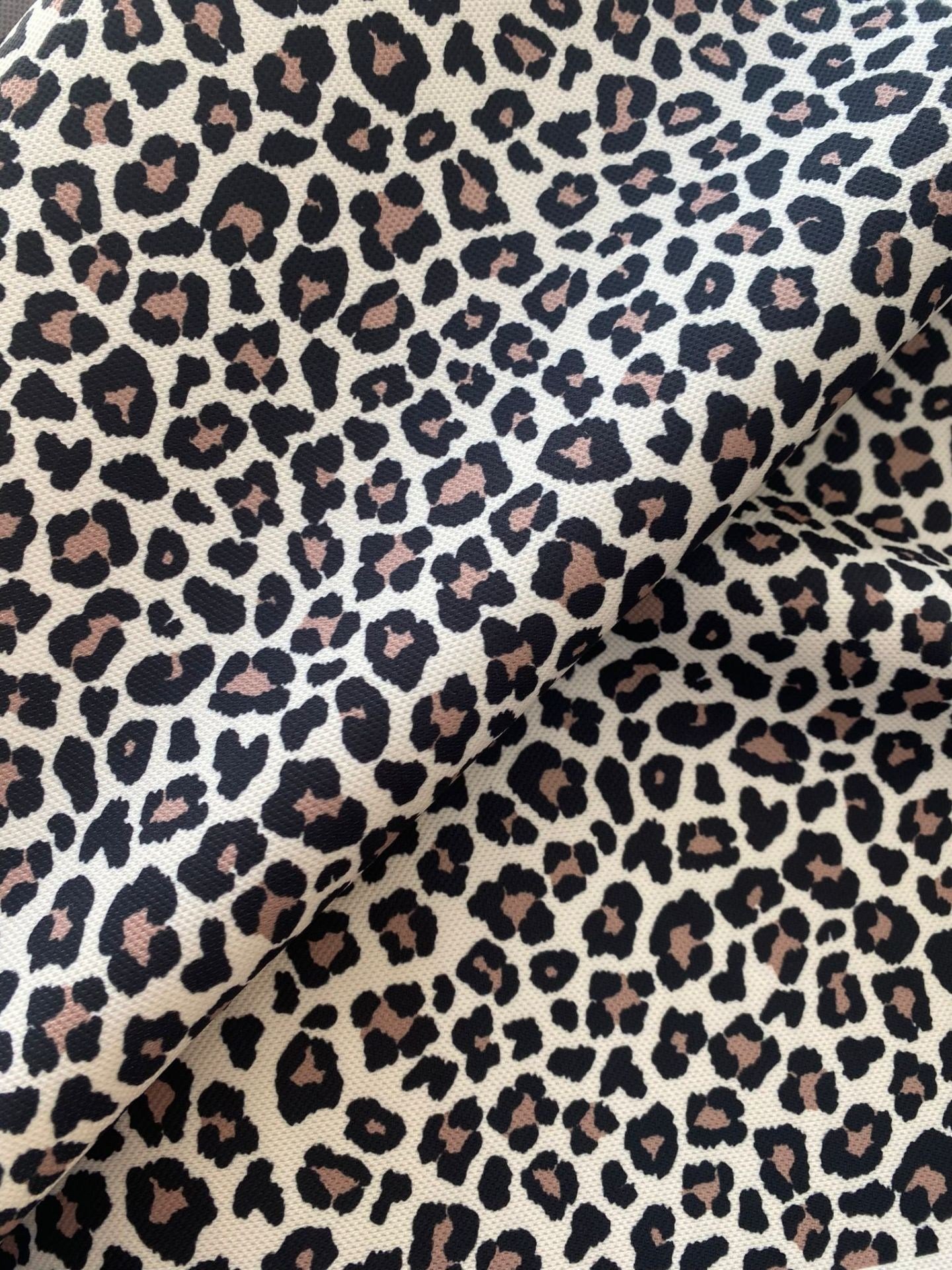 Bej Zeminli Leopar Desenli Kumaş