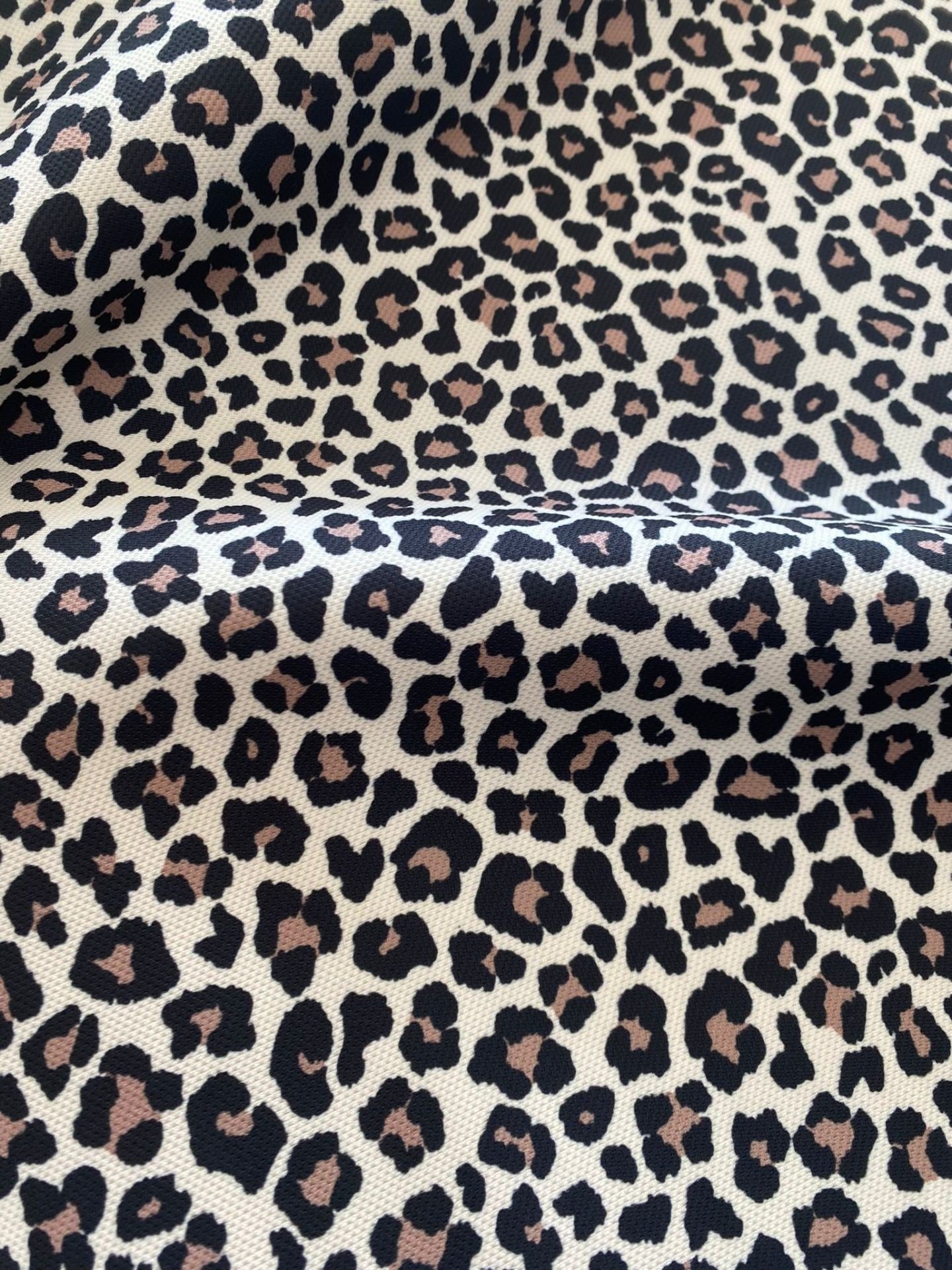 Bej Zeminli Leopar Desenli Kumaş