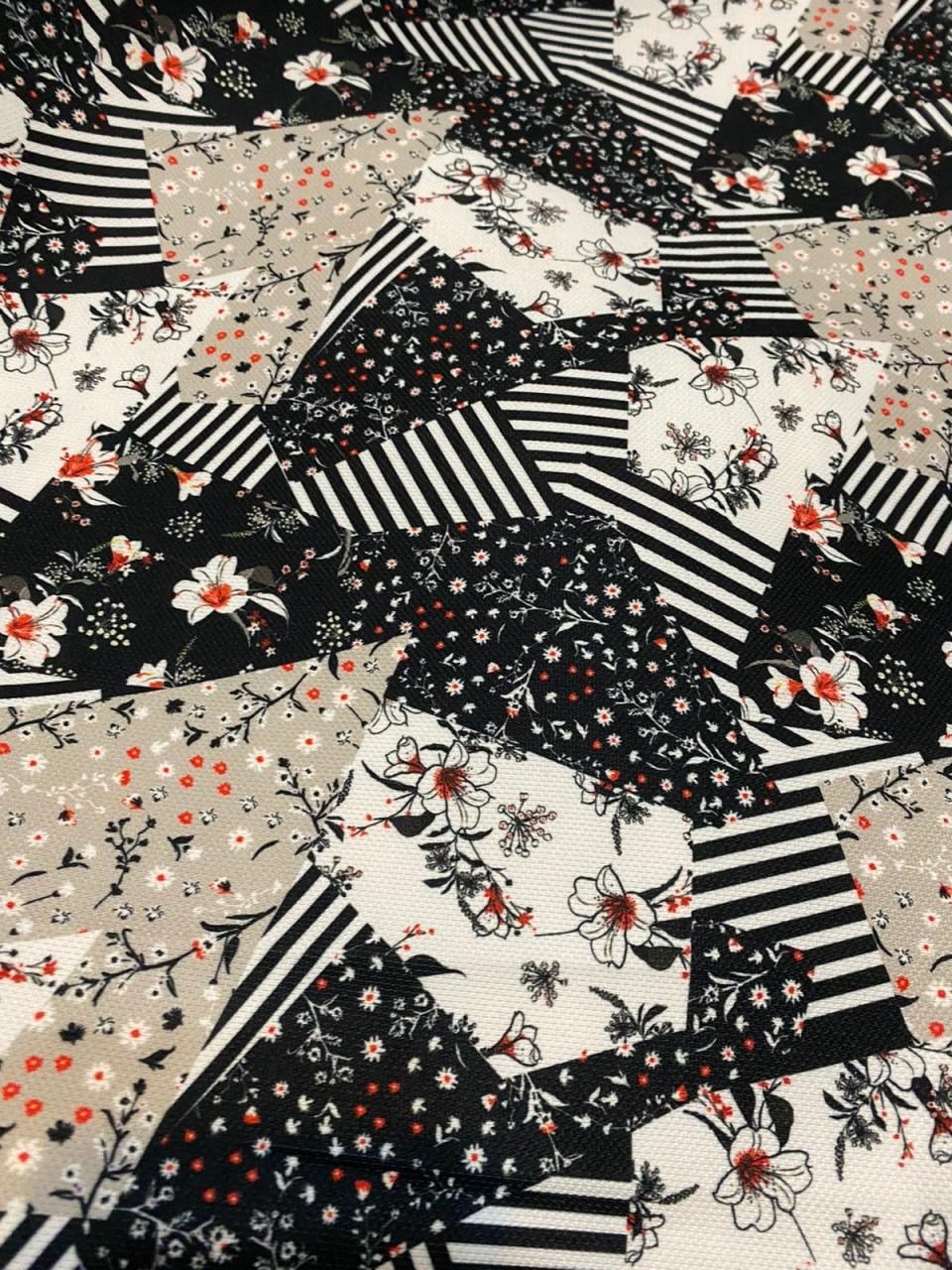 Çiçekli Patchwork Desenli Kumaş