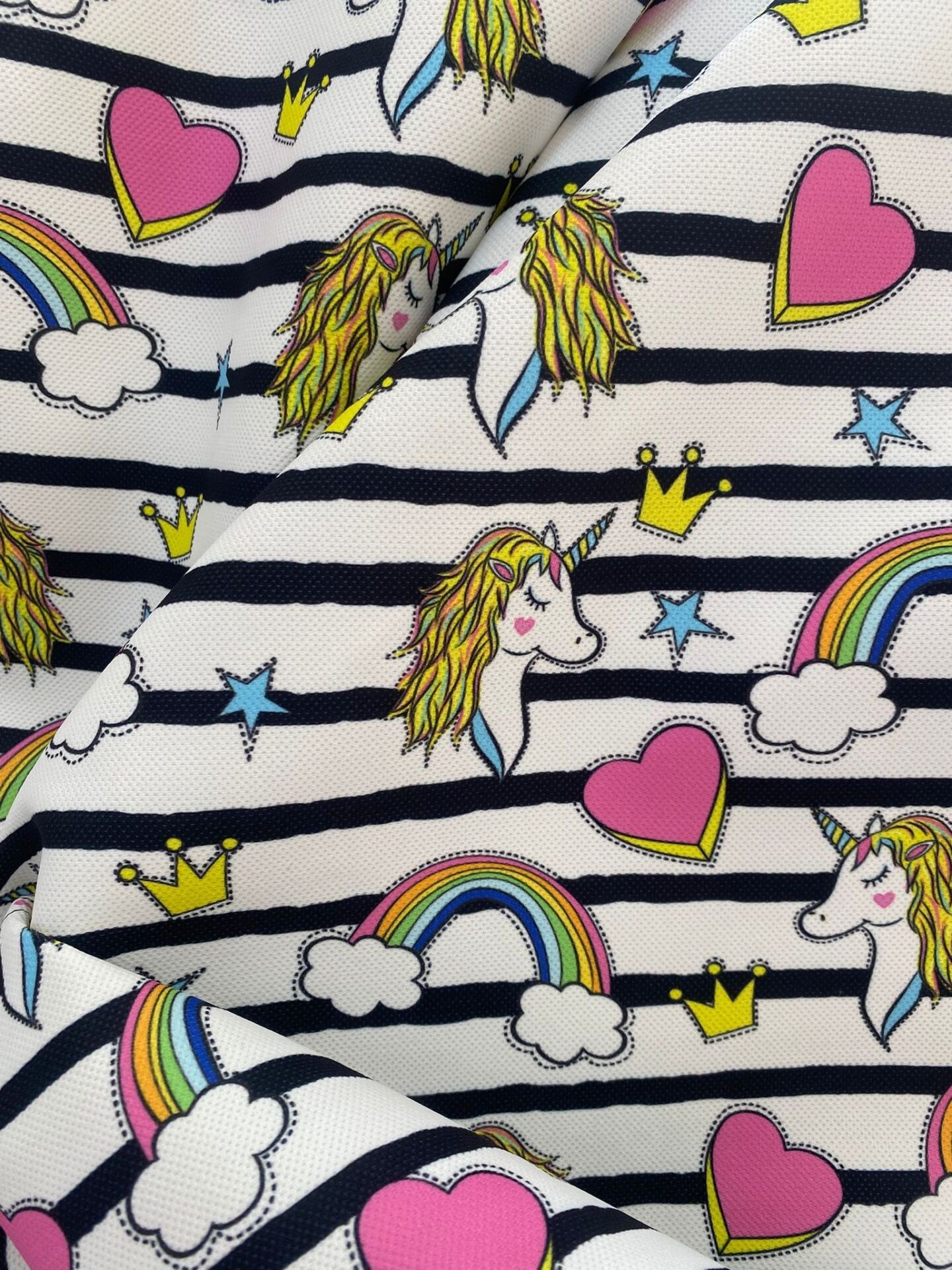 Gökkuşağı Unicorn Desenli Kumaş