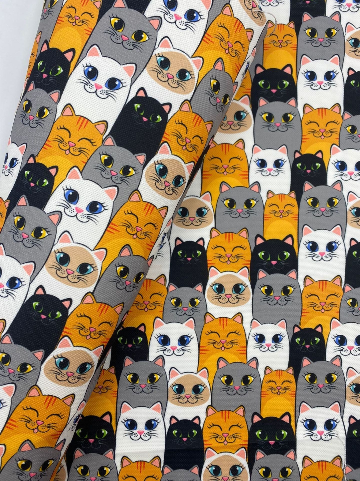 Gülümseyen Kedi Desenli Kumaş