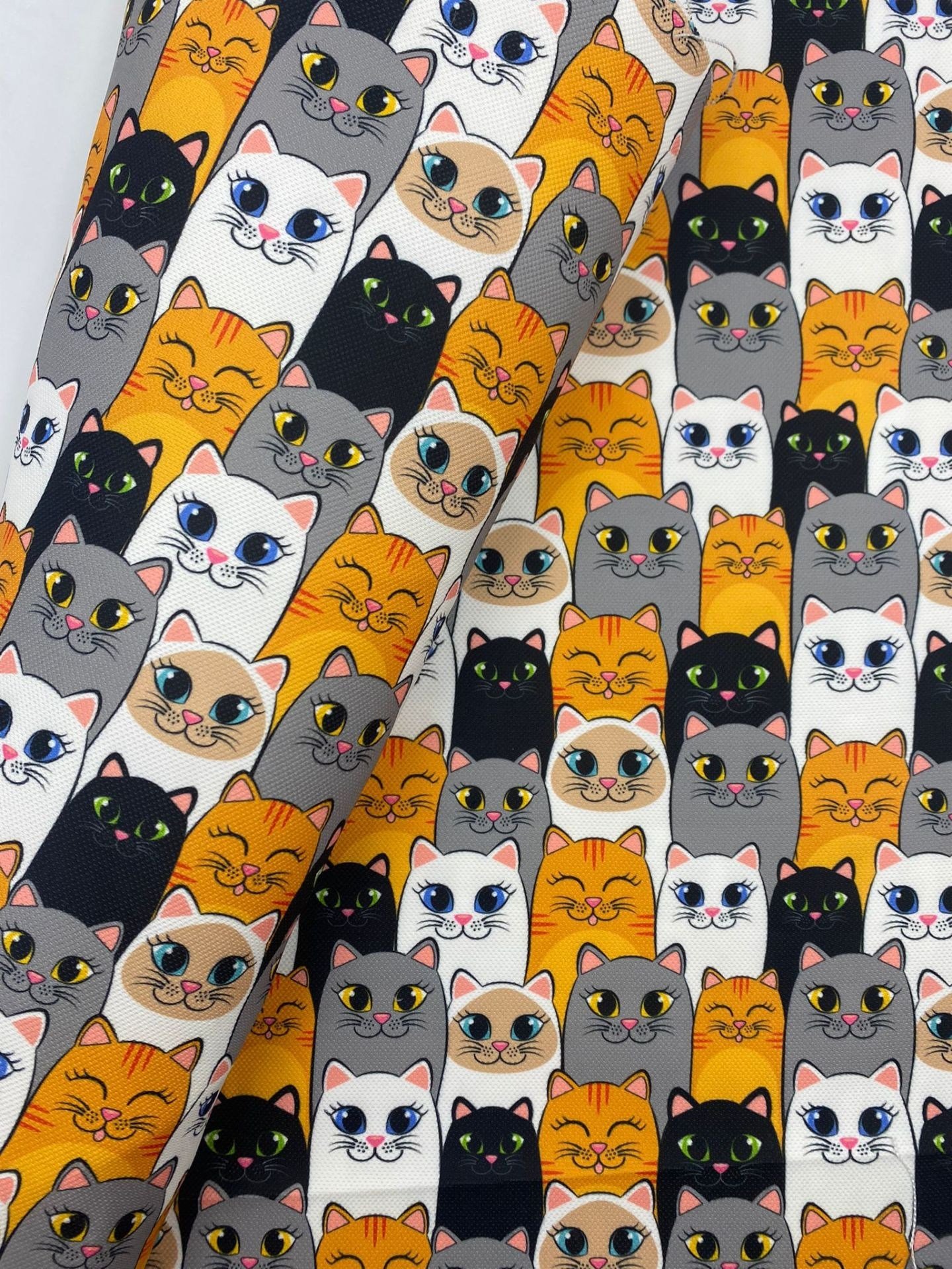 Gülümseyen Kedi Desenli Kumaş
