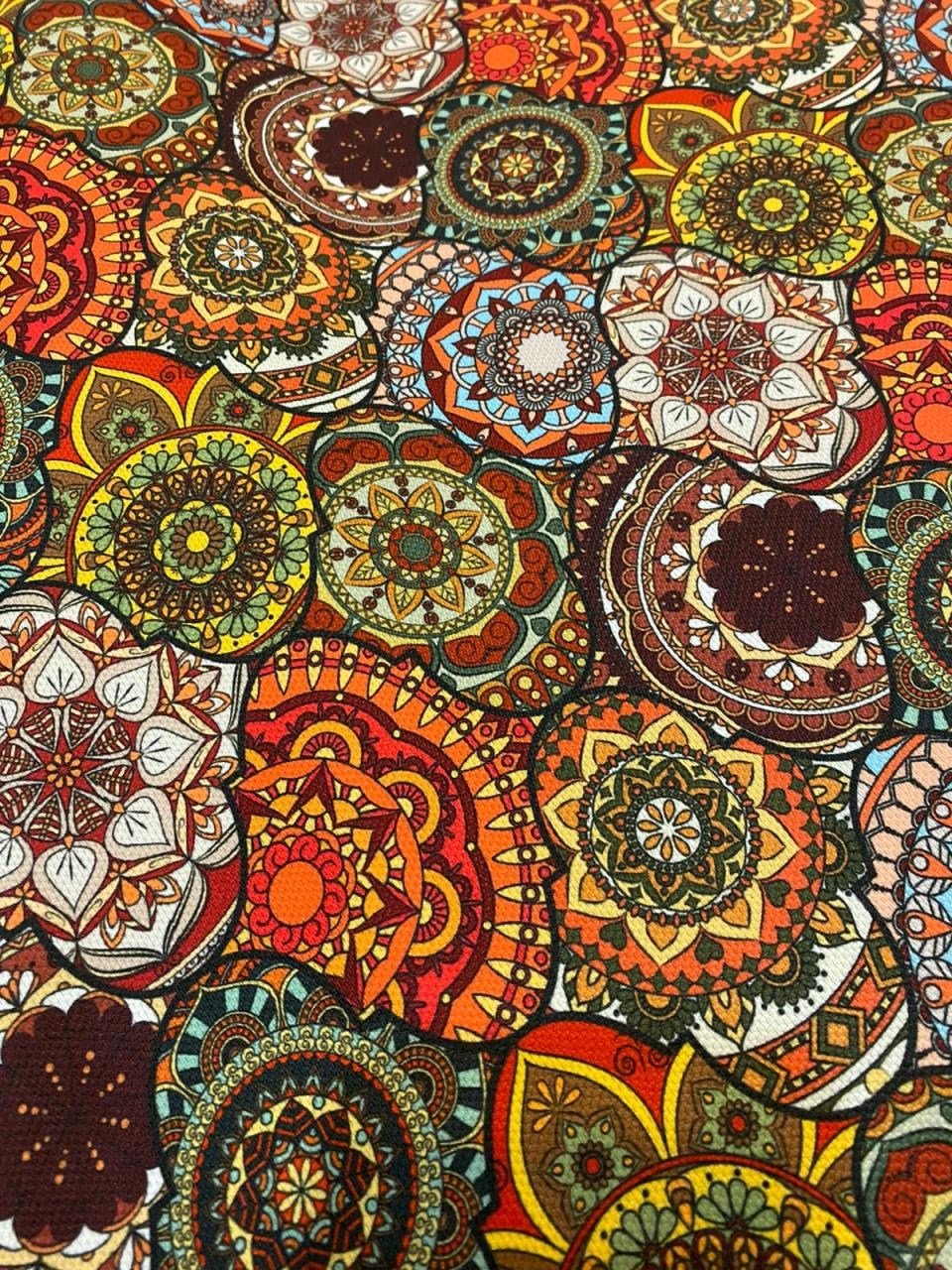 Kahverengi Mandala Desenli Kumaş