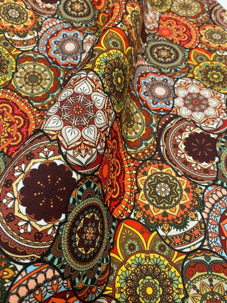 Kahverengi Mandala Desenli Kumaş