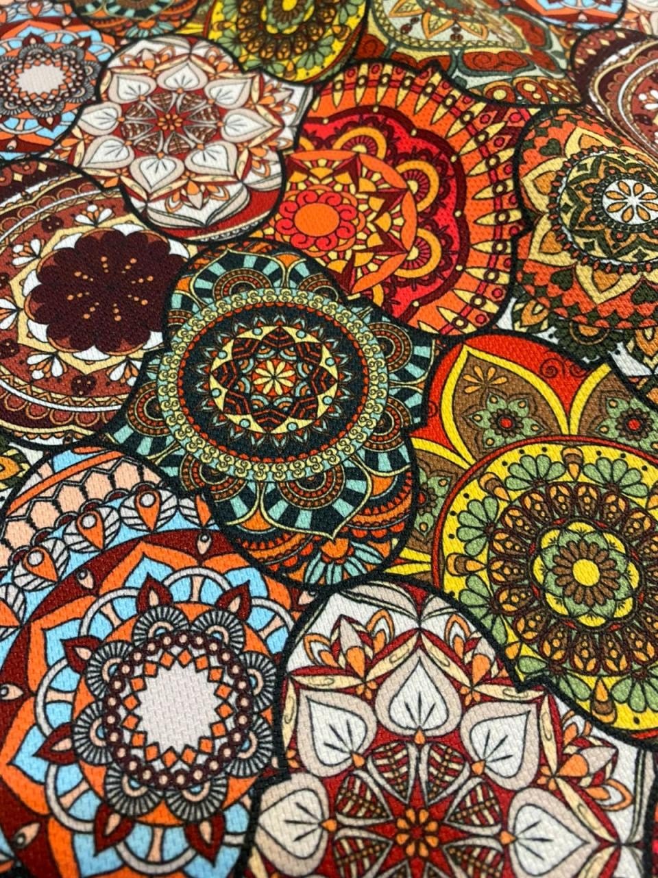Kahverengi Mandala Desenli Kumaş