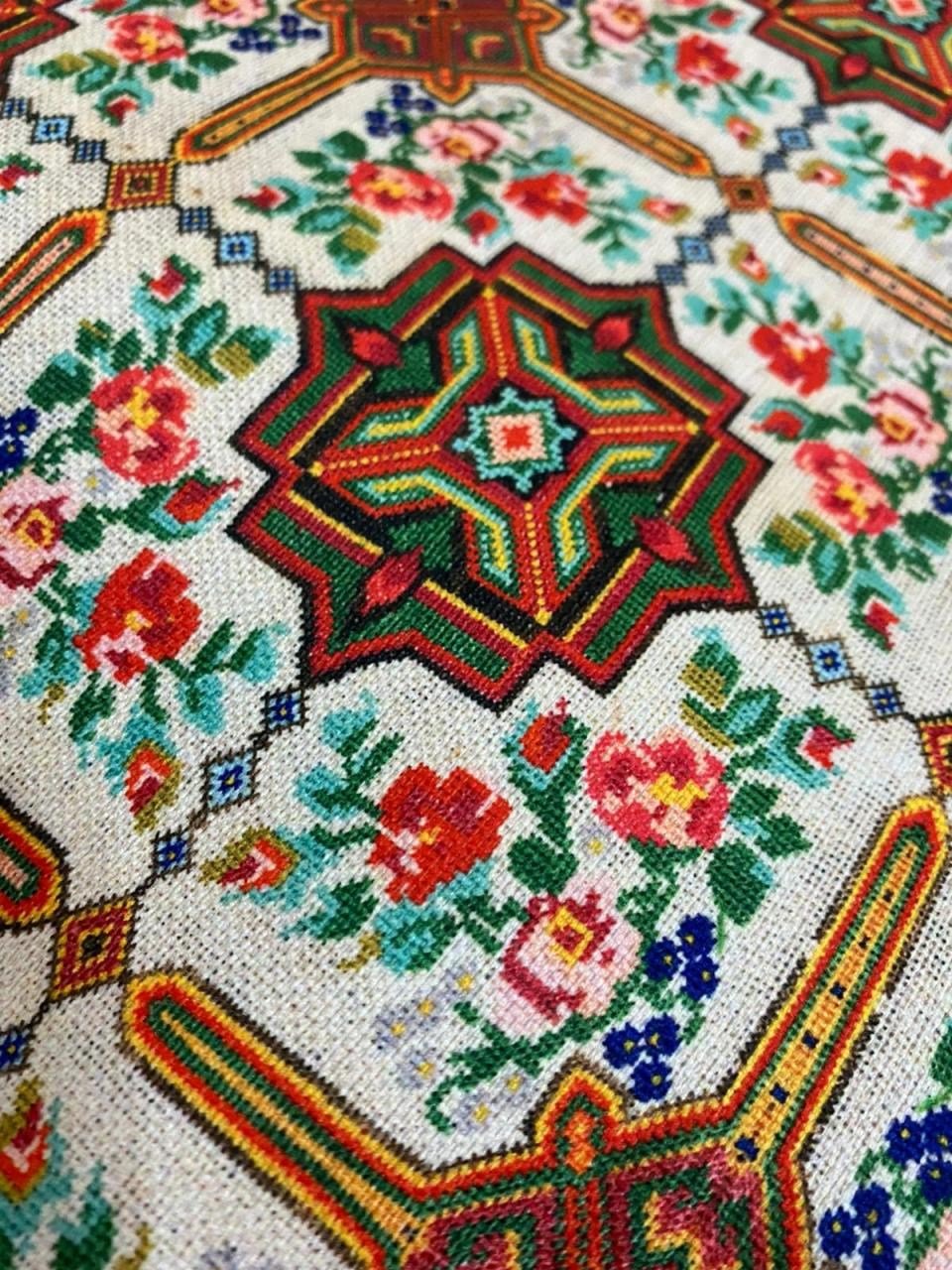 Nakış Desenli Keten Görünümlü Kumaş