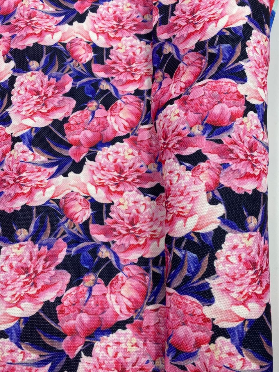 Pembe Şakayık Çiçeği Desenli Kumaş