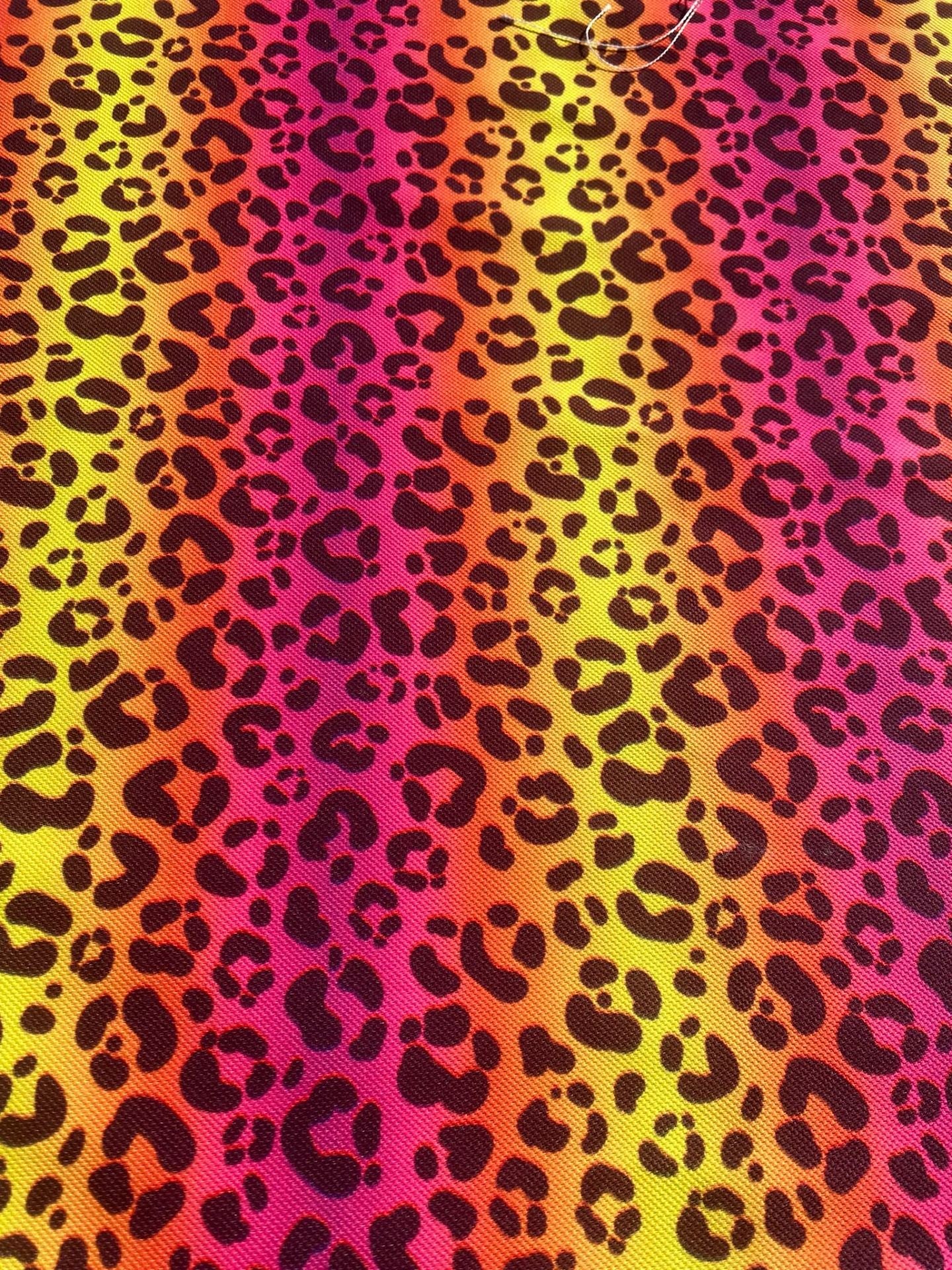 Pembe Şeritli Leopar Desenli Kumaş
