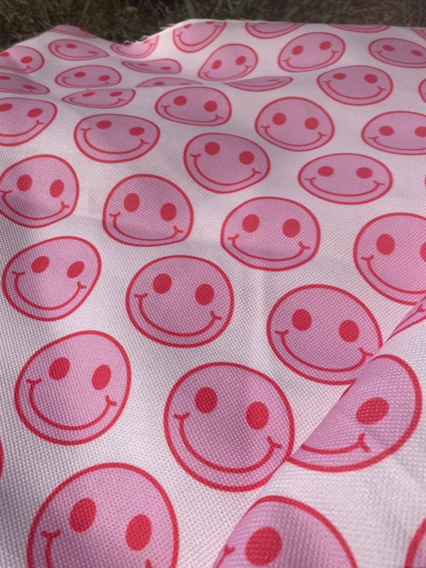 Pembe Smile Desenli Kumaş