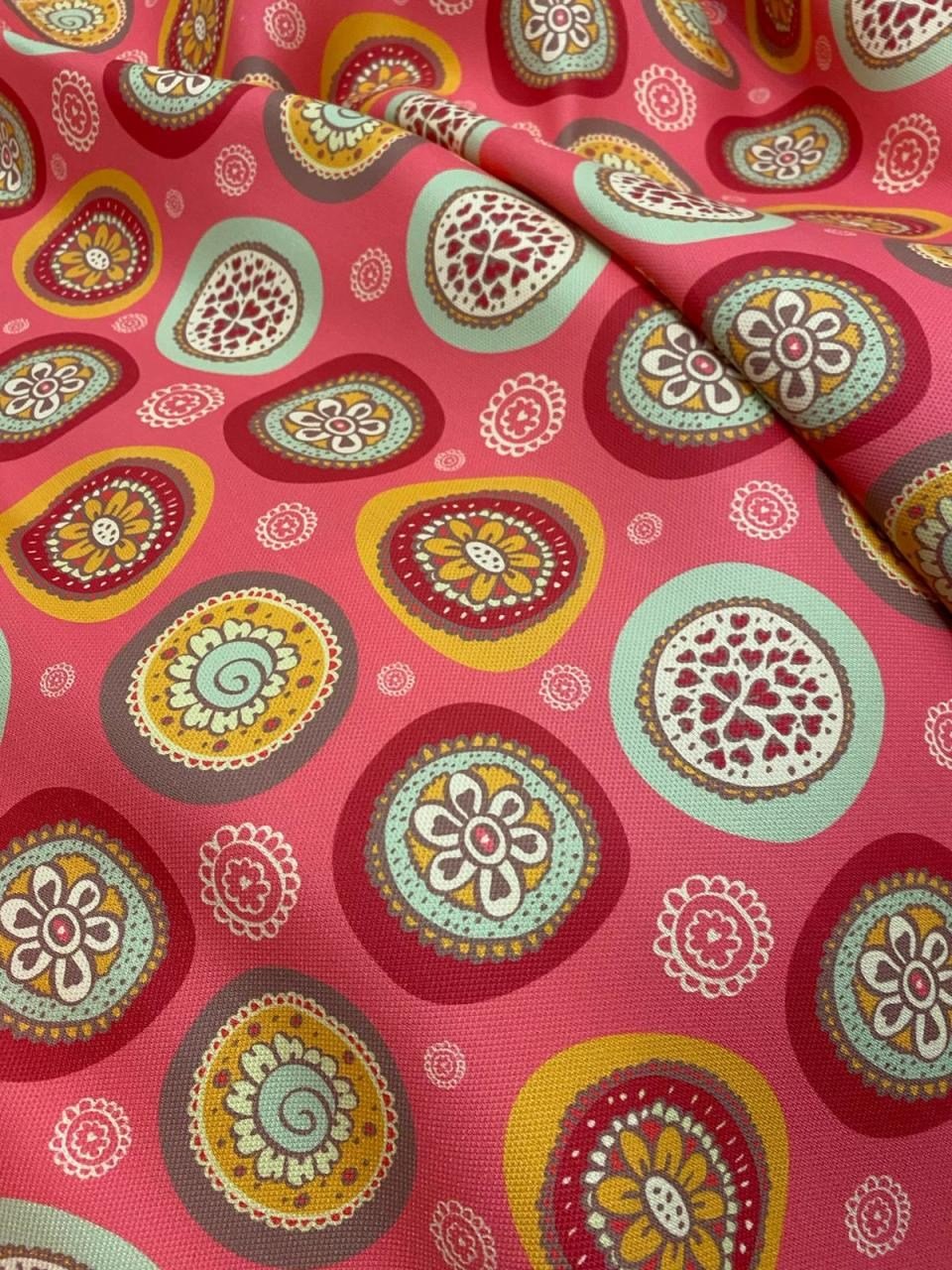 Pembe Zemin Mandala Desenli Kumaş
