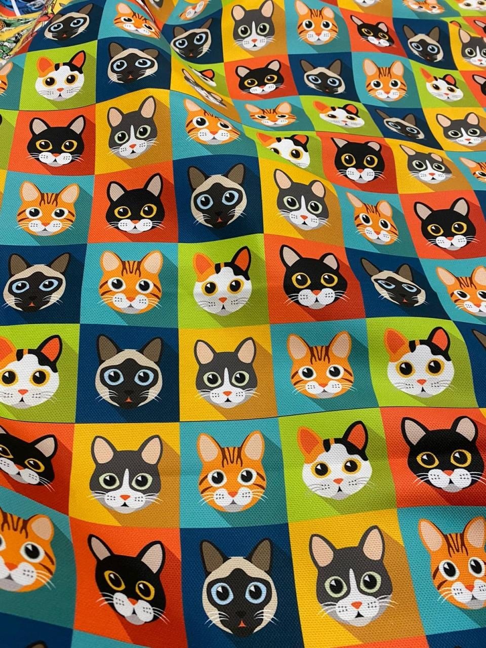 Renkli Kareli Kedi Yüzü Desenli Kumaş