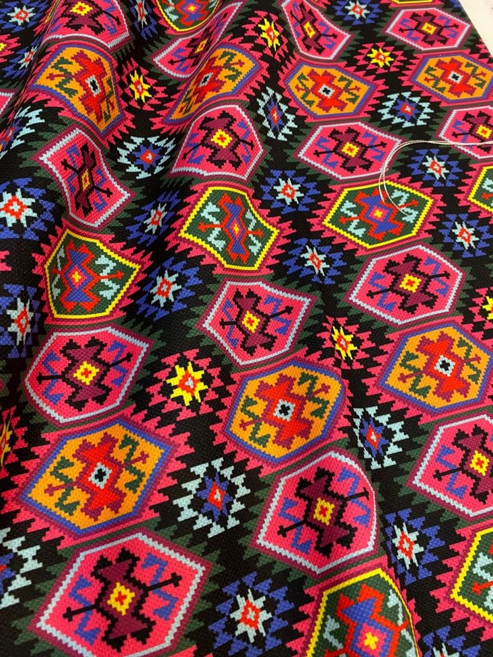 Renkli Kilim Desenli Kumaş