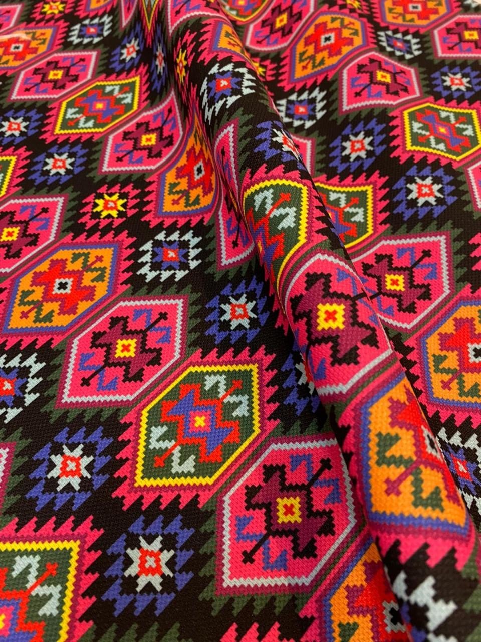 Renkli Kilim Desenli Kumaş