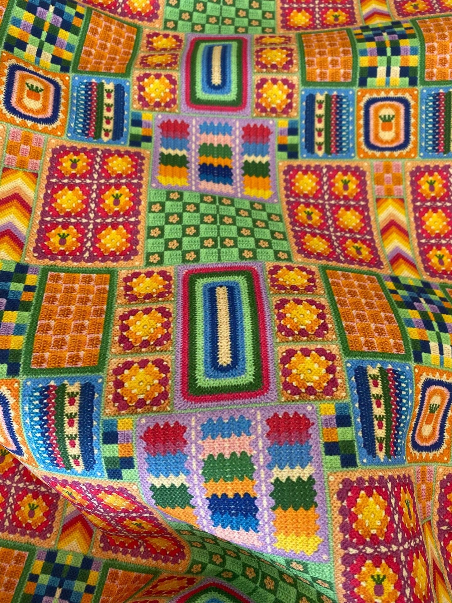Renkli Örgü Motif Desenli Kumaş