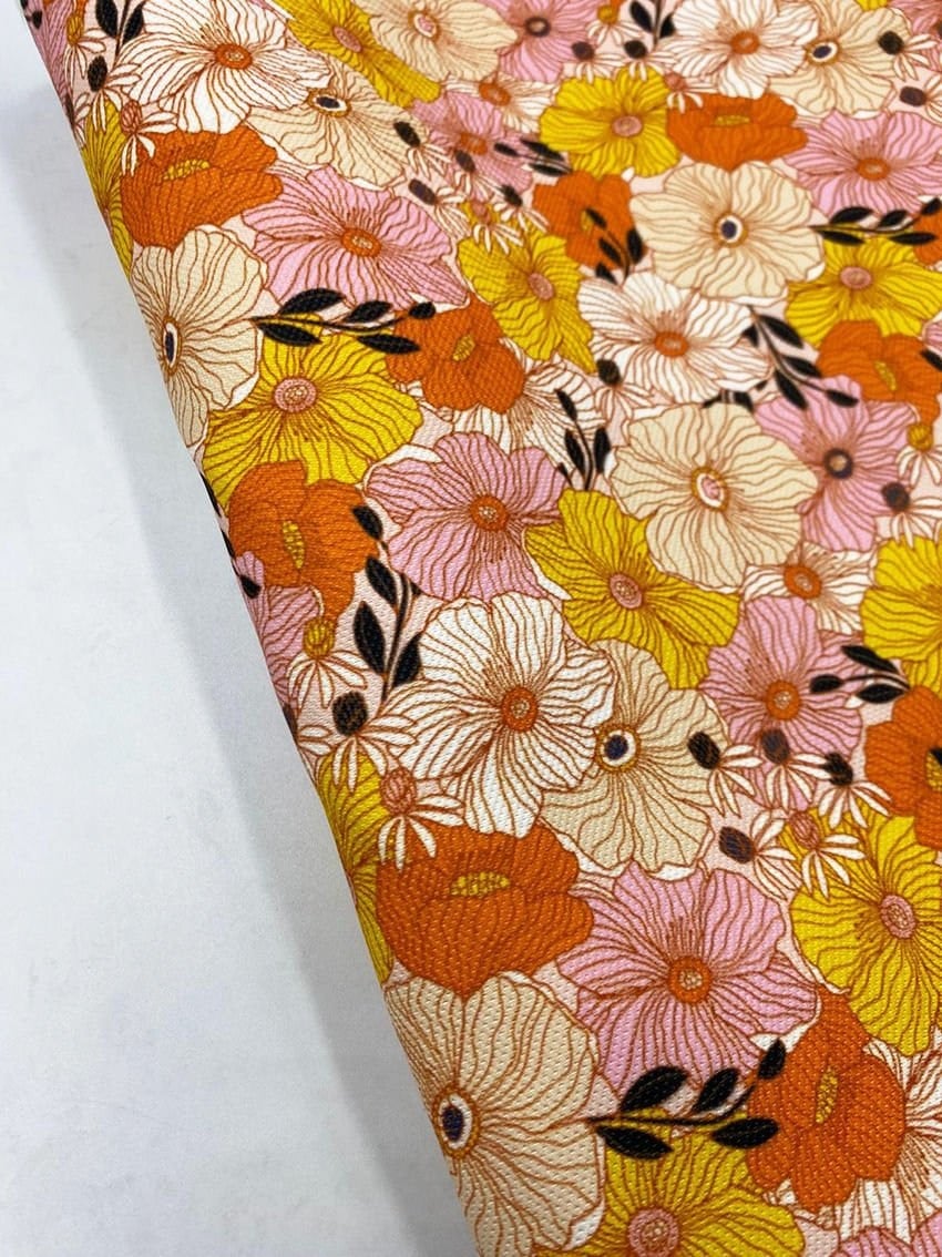 Renkli Retro Çiçek Desenli Kumaş