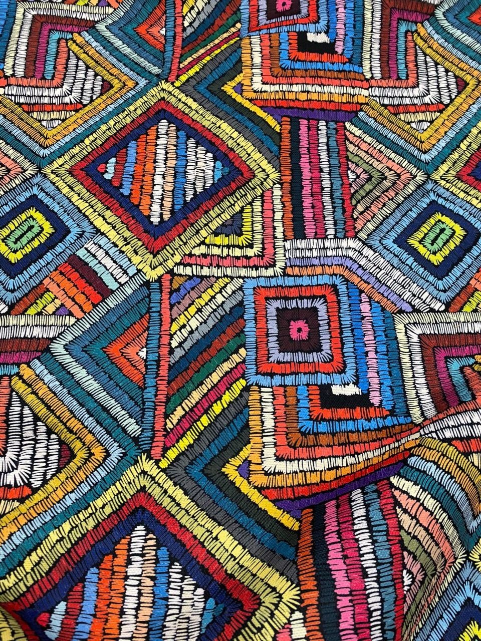 Renkli Şekilli Geometrik Desenli Kumaş