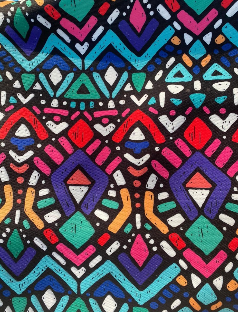Renkli Soyut Geometrik Desenli Kumaş 2