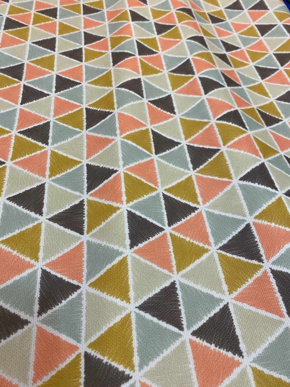 Renkli Üçgen Desenli kumaş