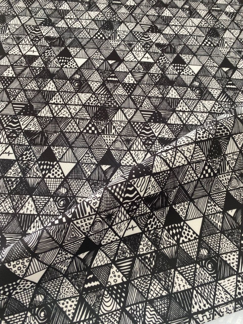 Siyah Beyaz Üçgen Desenli Kumaş 2