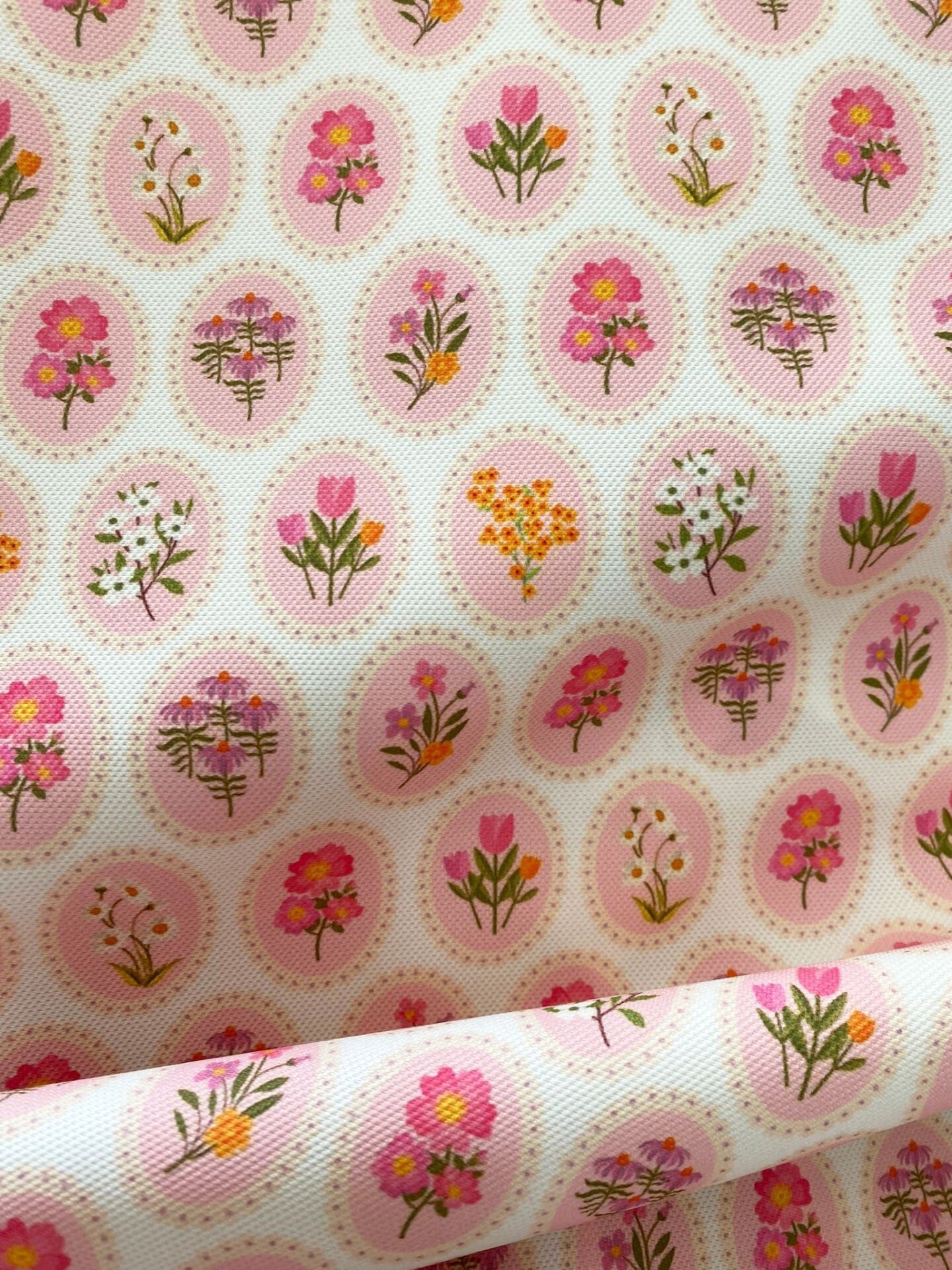 Soft Çerçeveli Çiçekler Desenli Kumaş