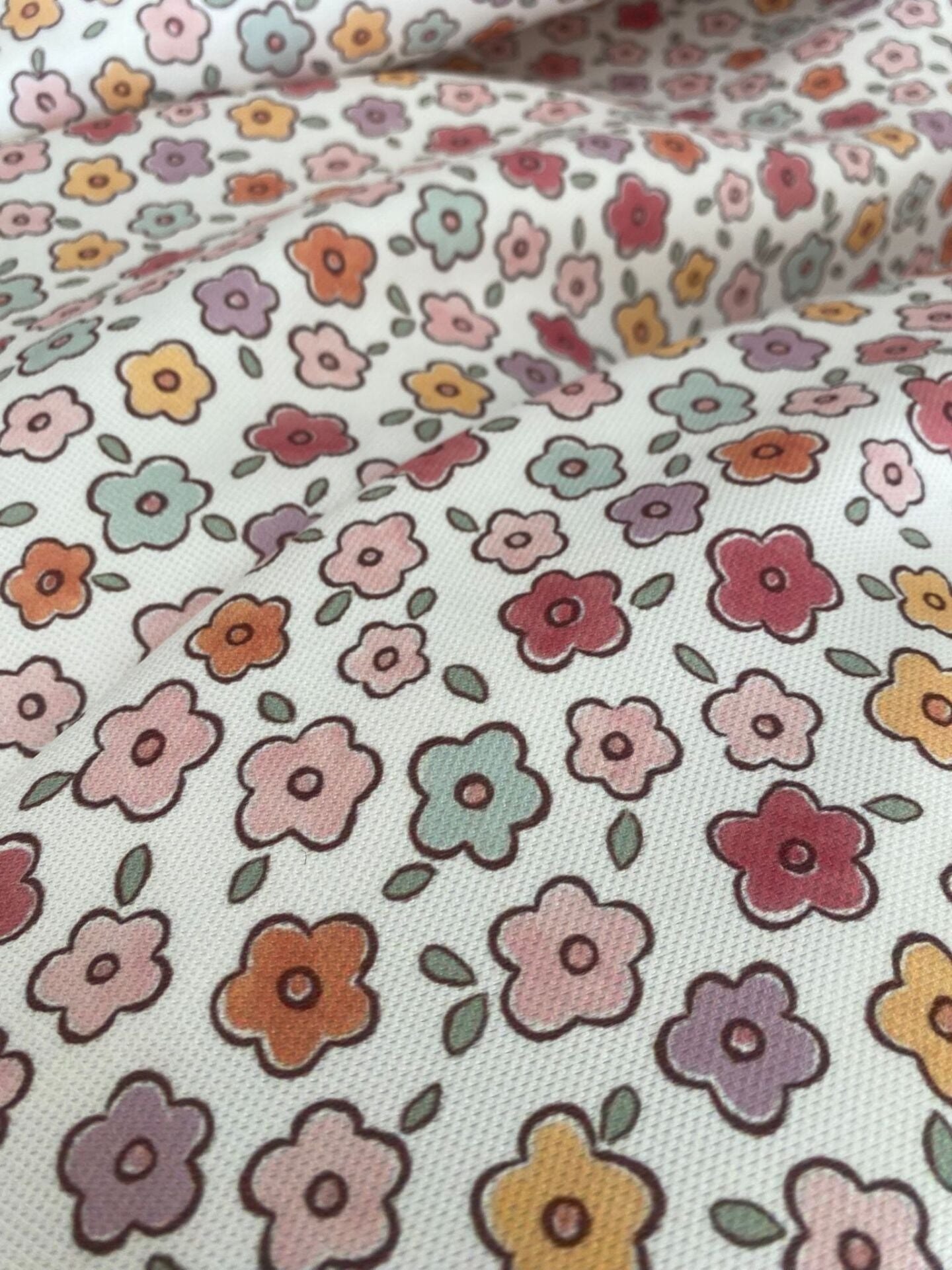 Soft Renkli Çıtır Çiçek Desenli Kumaş