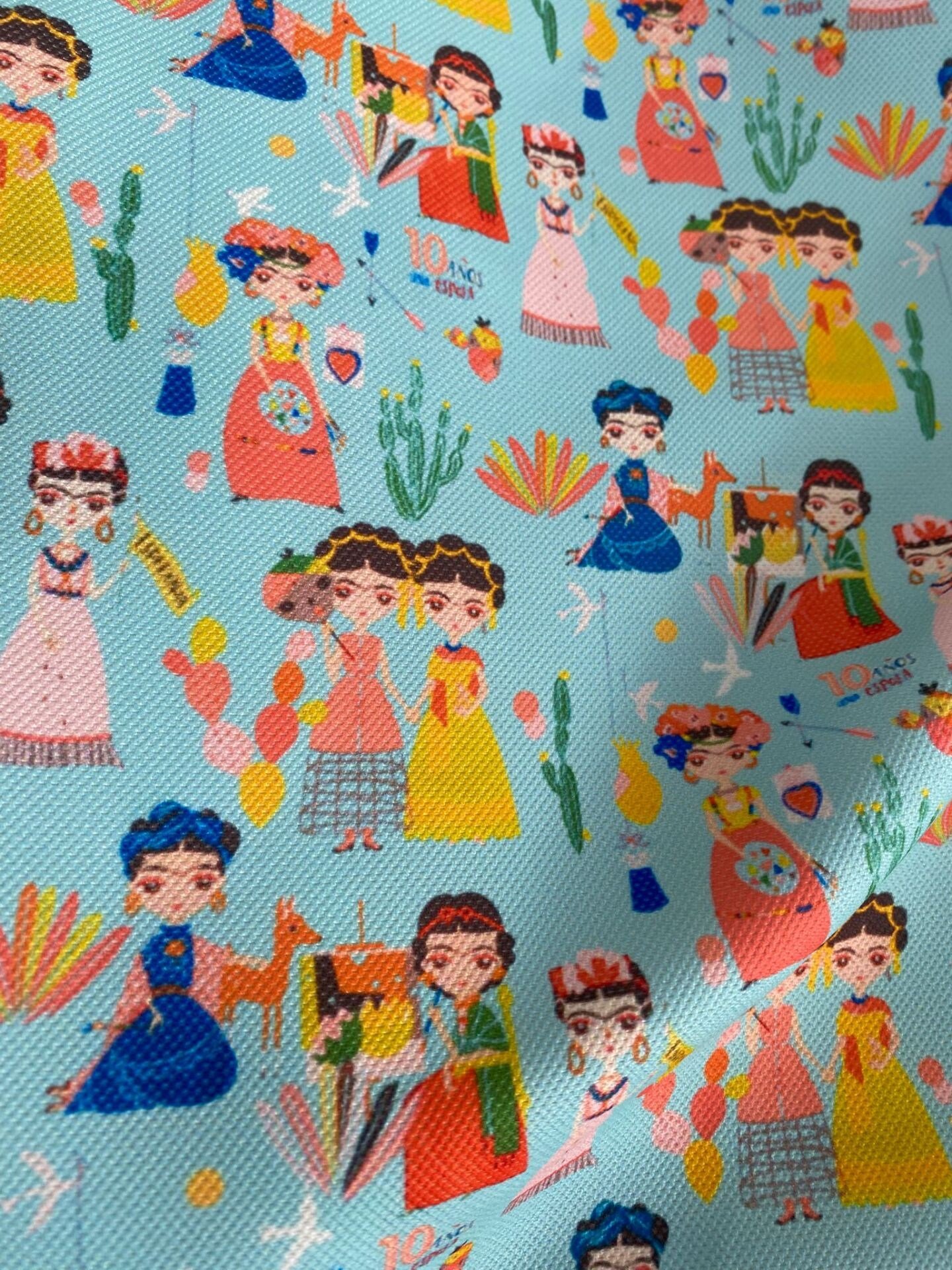 Turkuaz Zeminli Meksikalı Kadınlar Desenli Kumaş