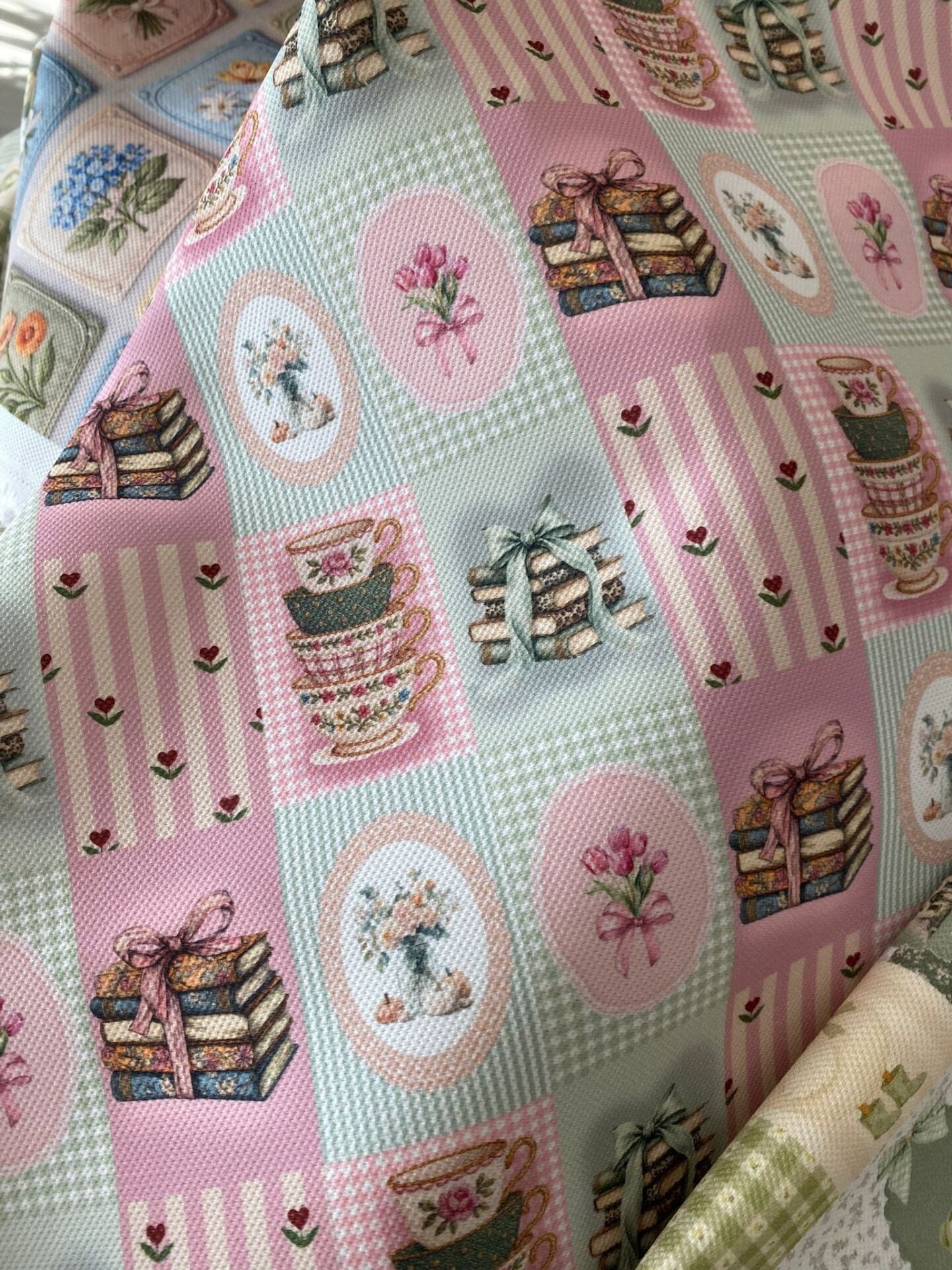 Vintage Pötikare Pembe Yeşil Desenli Kumaş