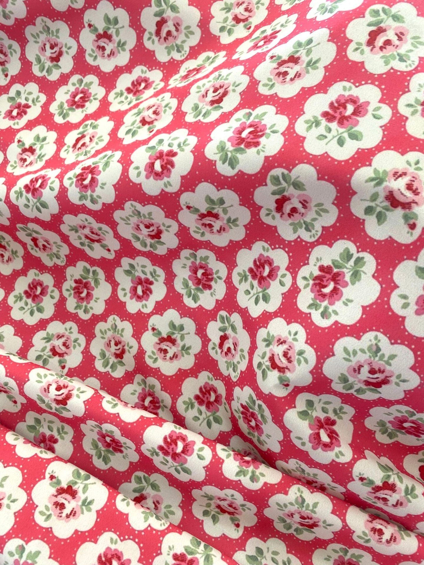 Vintage Top Güllü Narçiçeği Zeminli Çiçekli Kumaş