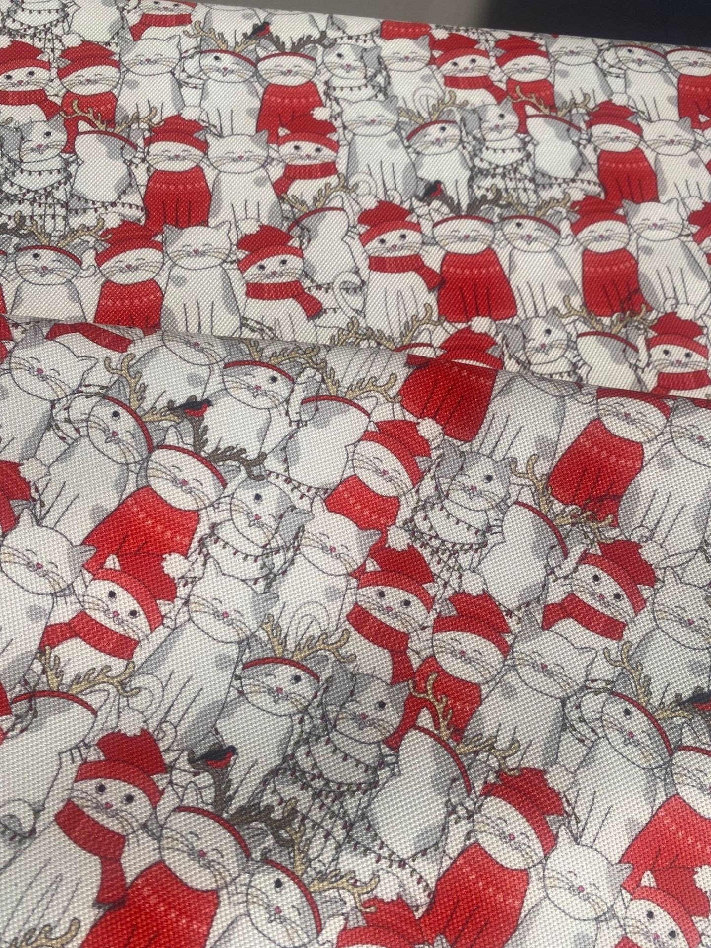 Yılbaşı Kedi Neşesi Desenli Kumaş