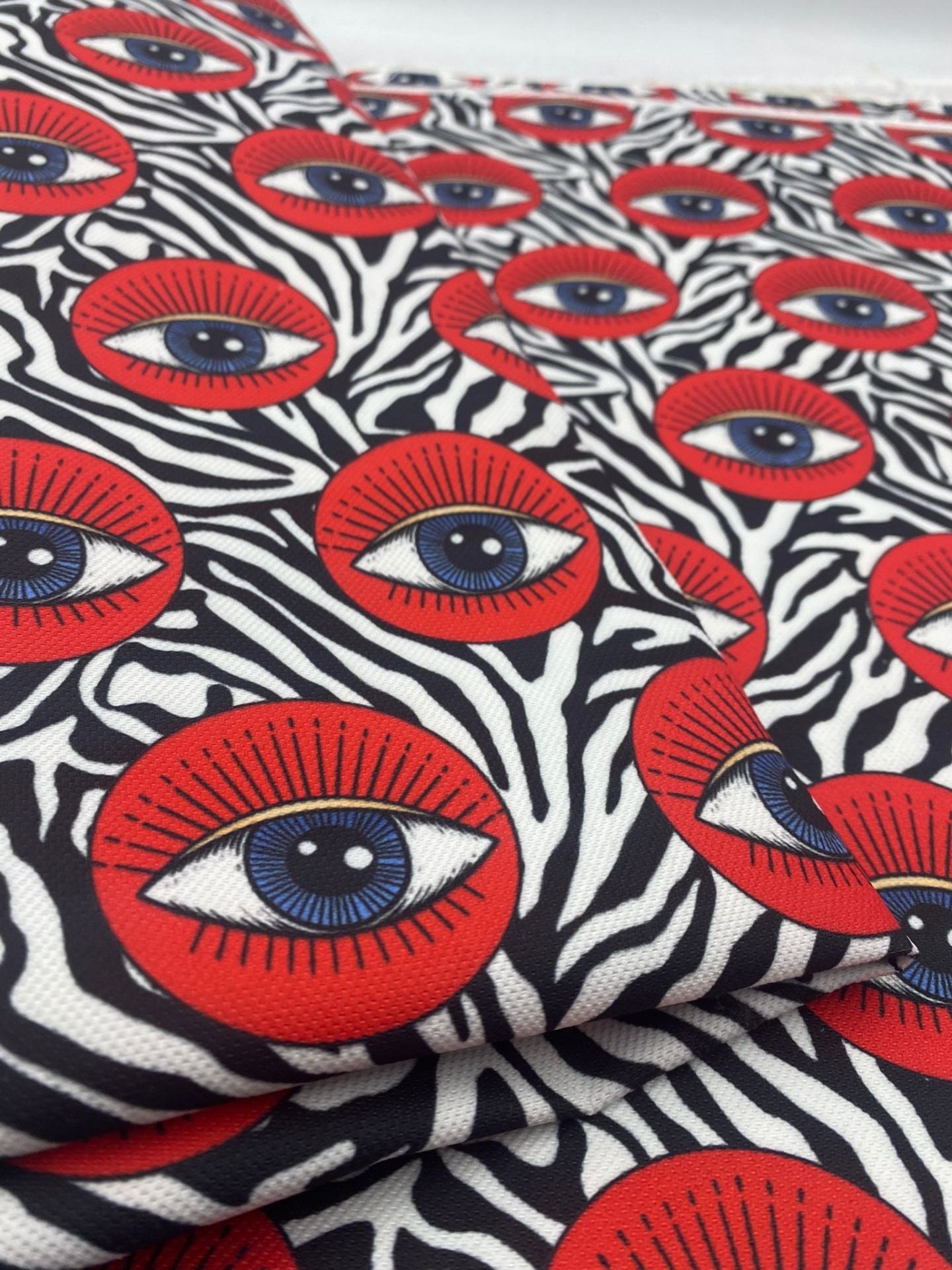 Zebra ve Göz Desenli Kumaş