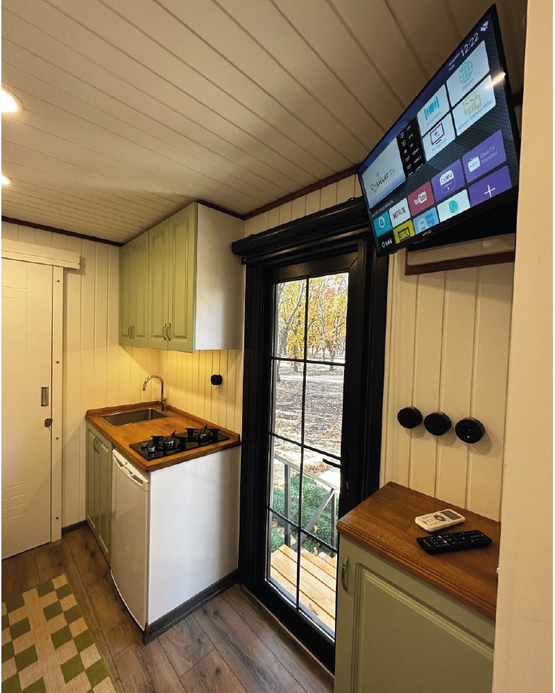 TINY HOUSE