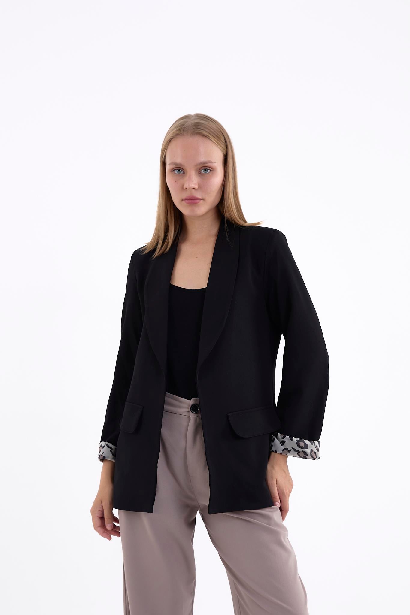 Siyah Renk Leopar Detaylı Blazer Ceket