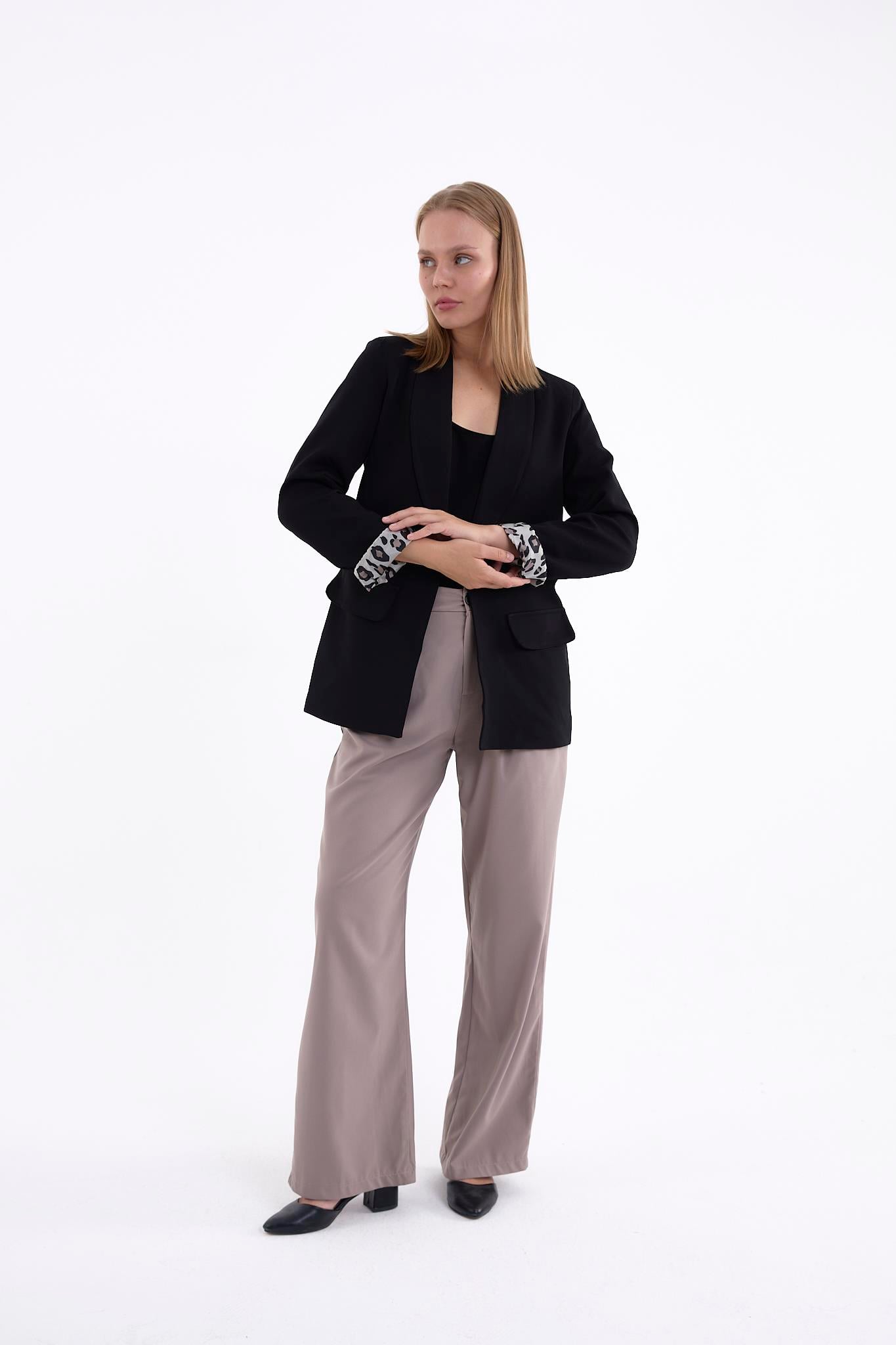 Siyah Renk Leopar Detaylı Blazer Ceket