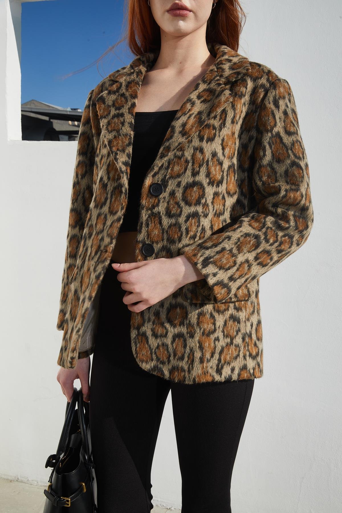 Leopar Desenli Kaşe Ceket