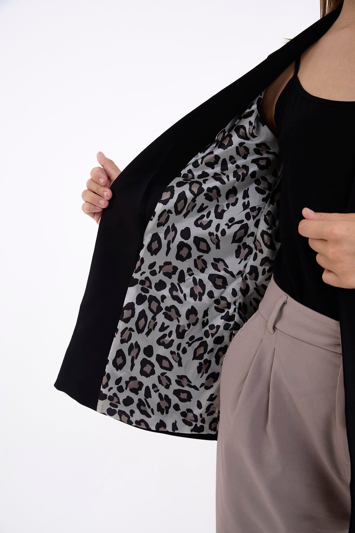 Siyah Renk Leopar Detaylı Blazer Ceket