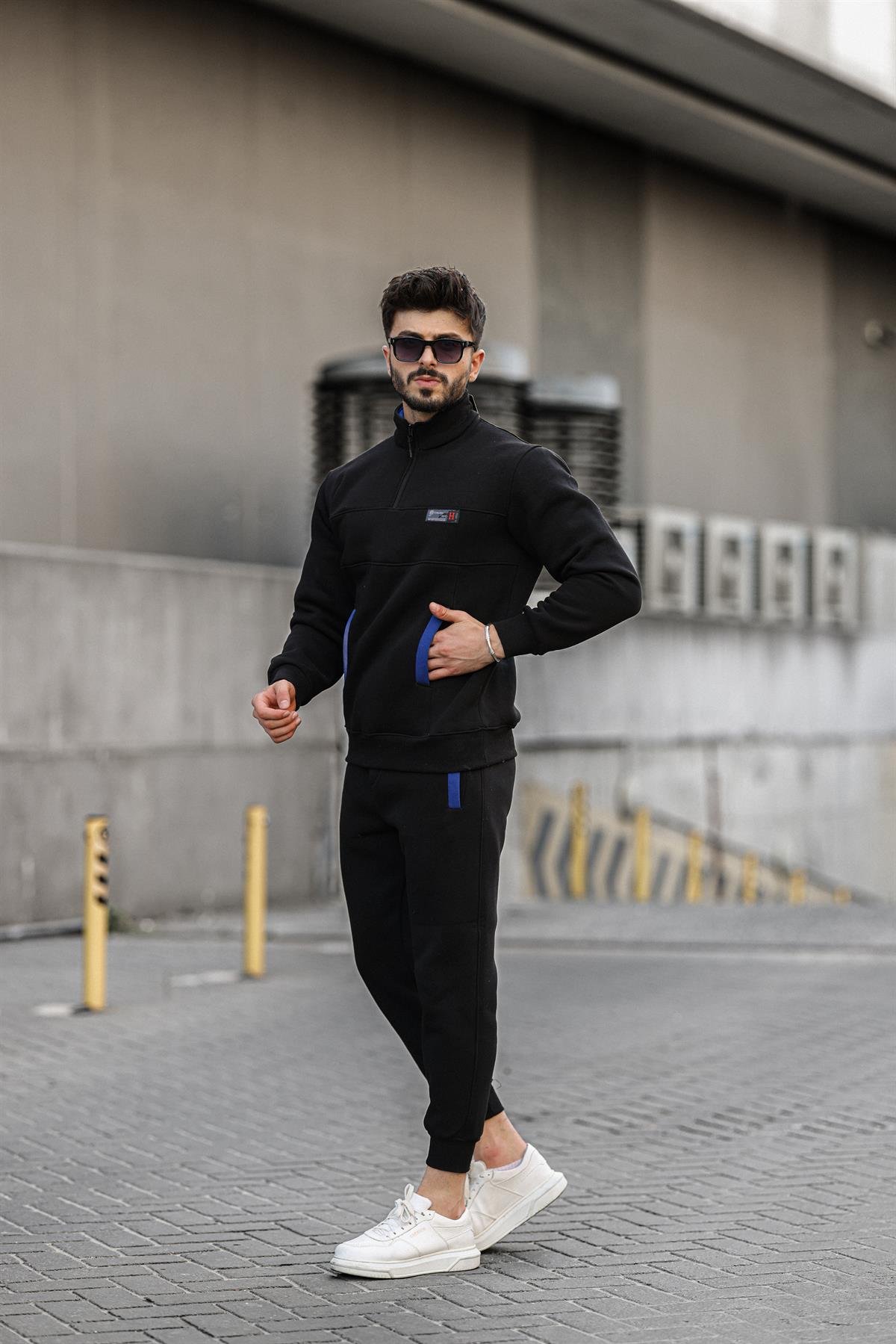 Siyah Renk Dik Yaka Fermuarlı Takım
