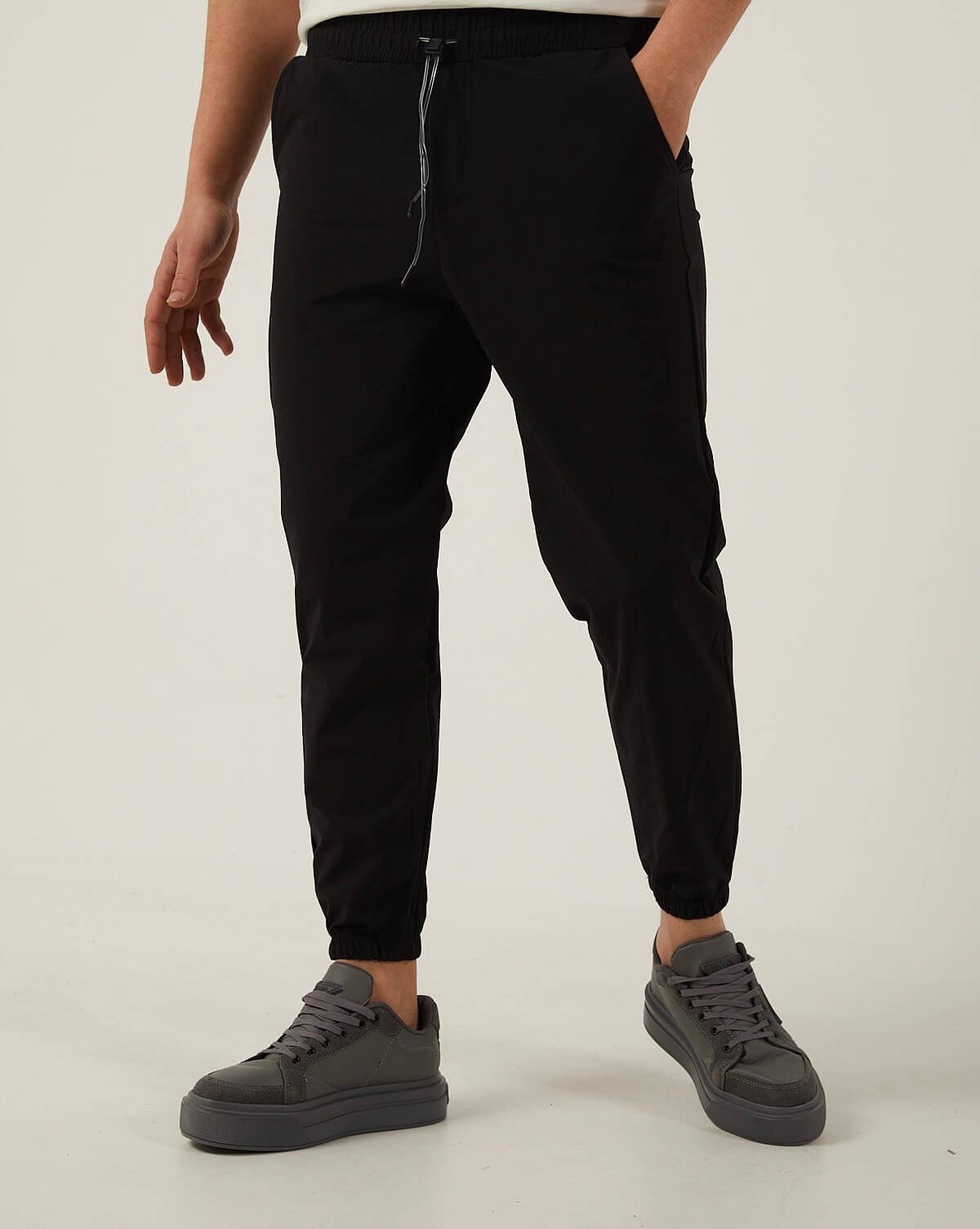 Siyah Renk Paraşüt Kumaş Jogger Erkek Pantolon