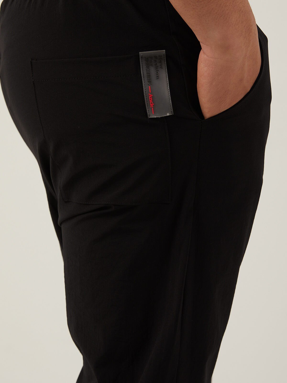 Siyah Renk Paraşüt Kumaş Jogger Erkek Pantolon