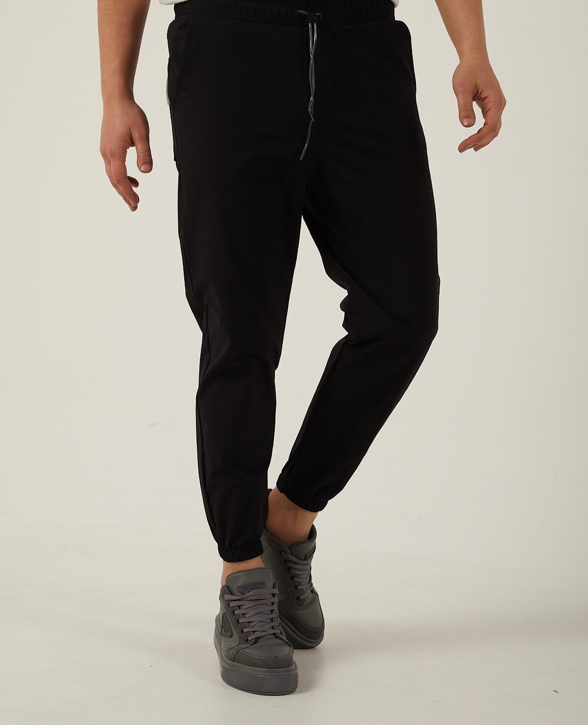 Siyah Renk Paraşüt Kumaş Jogger Erkek Pantolon