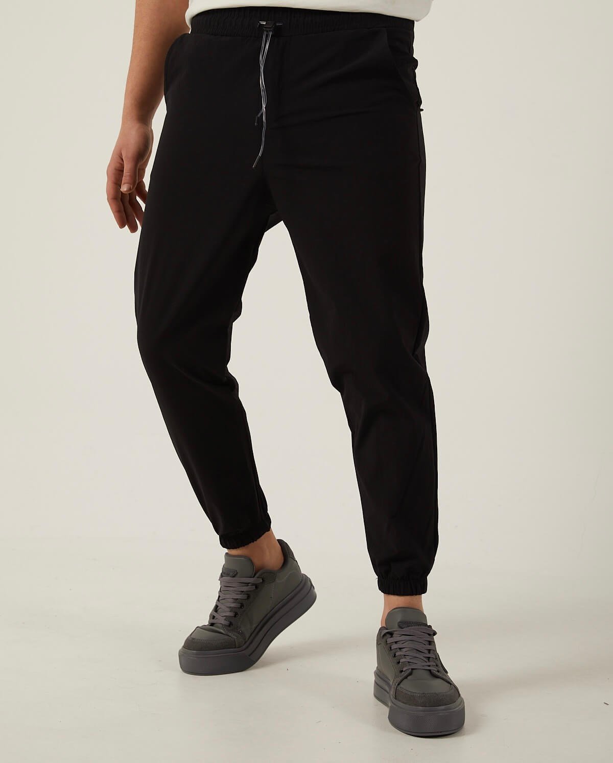 Siyah Renk Paraşüt Kumaş Jogger Erkek Pantolon