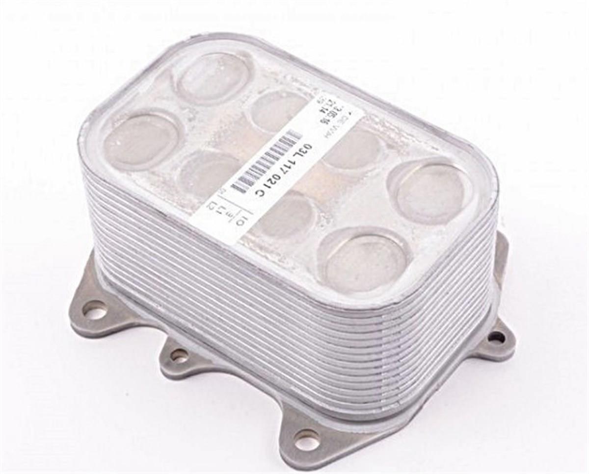 Volkswagen Passat 2011-2014 Model Arası Motor Yağ Soğutucu Kale Marka 03L117021C