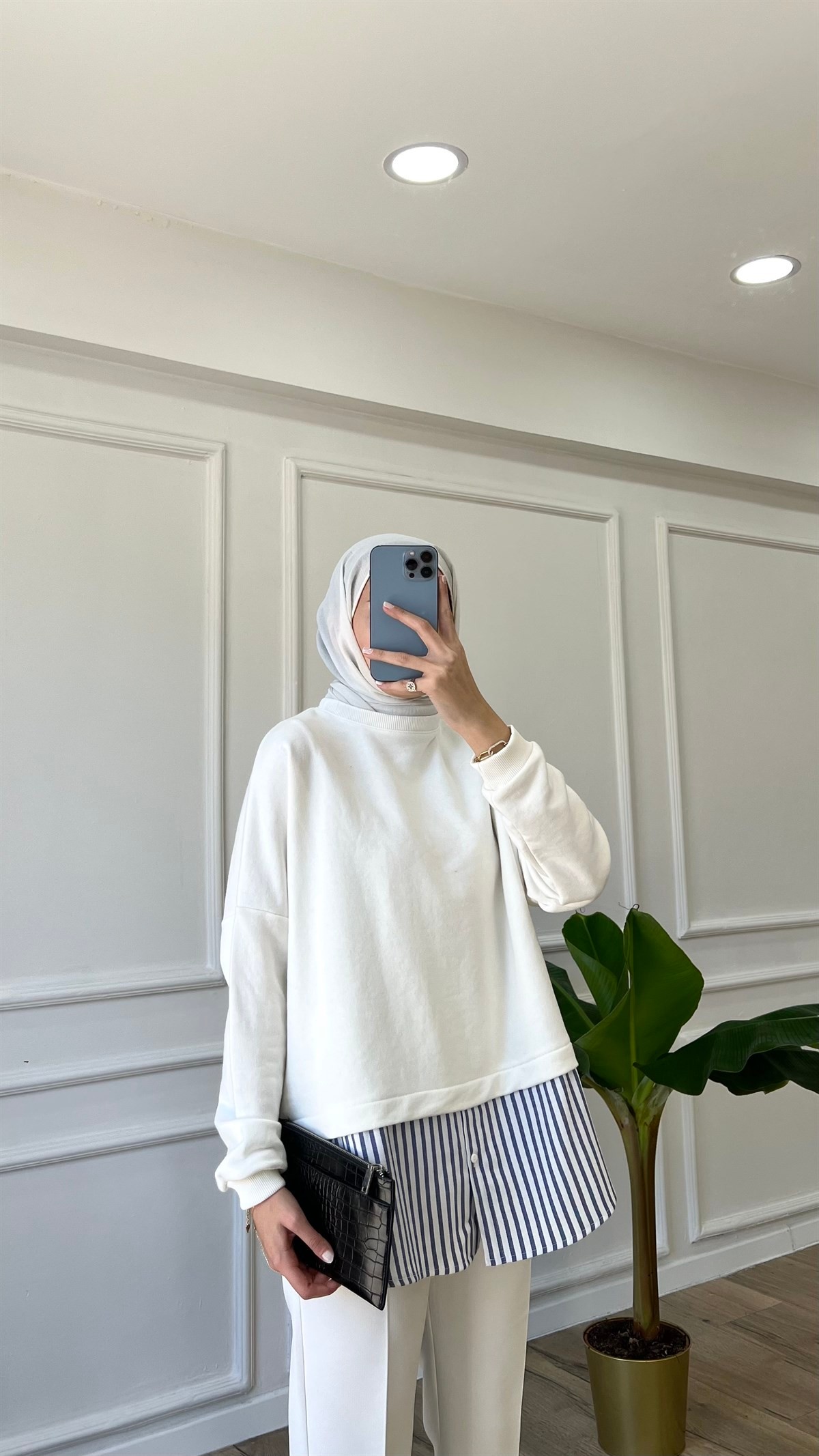 Beyaz Gömlek Detaylı Sweatshirt