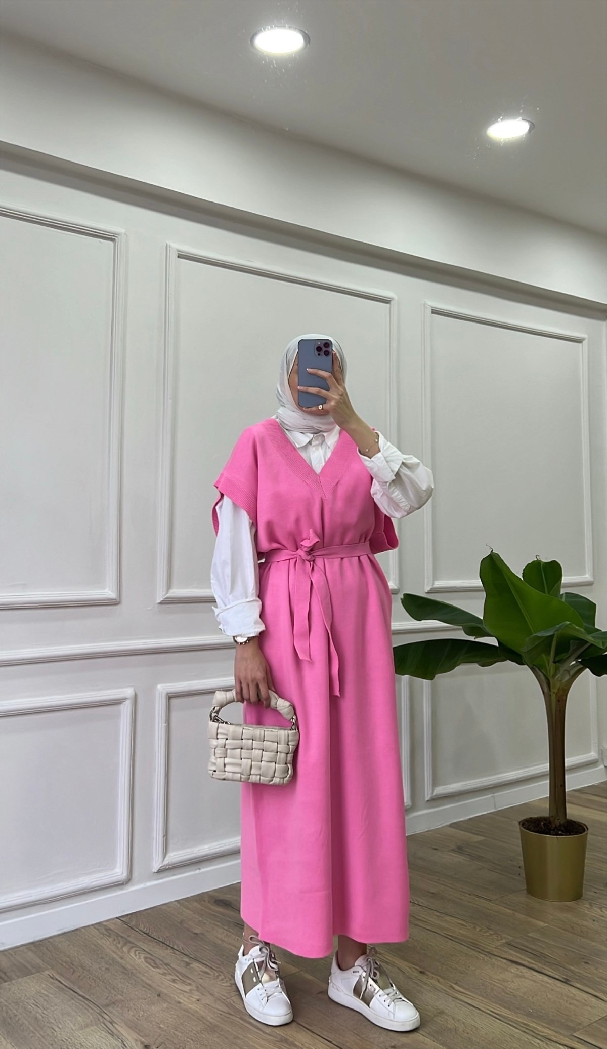 Pembe V Yaka Jile